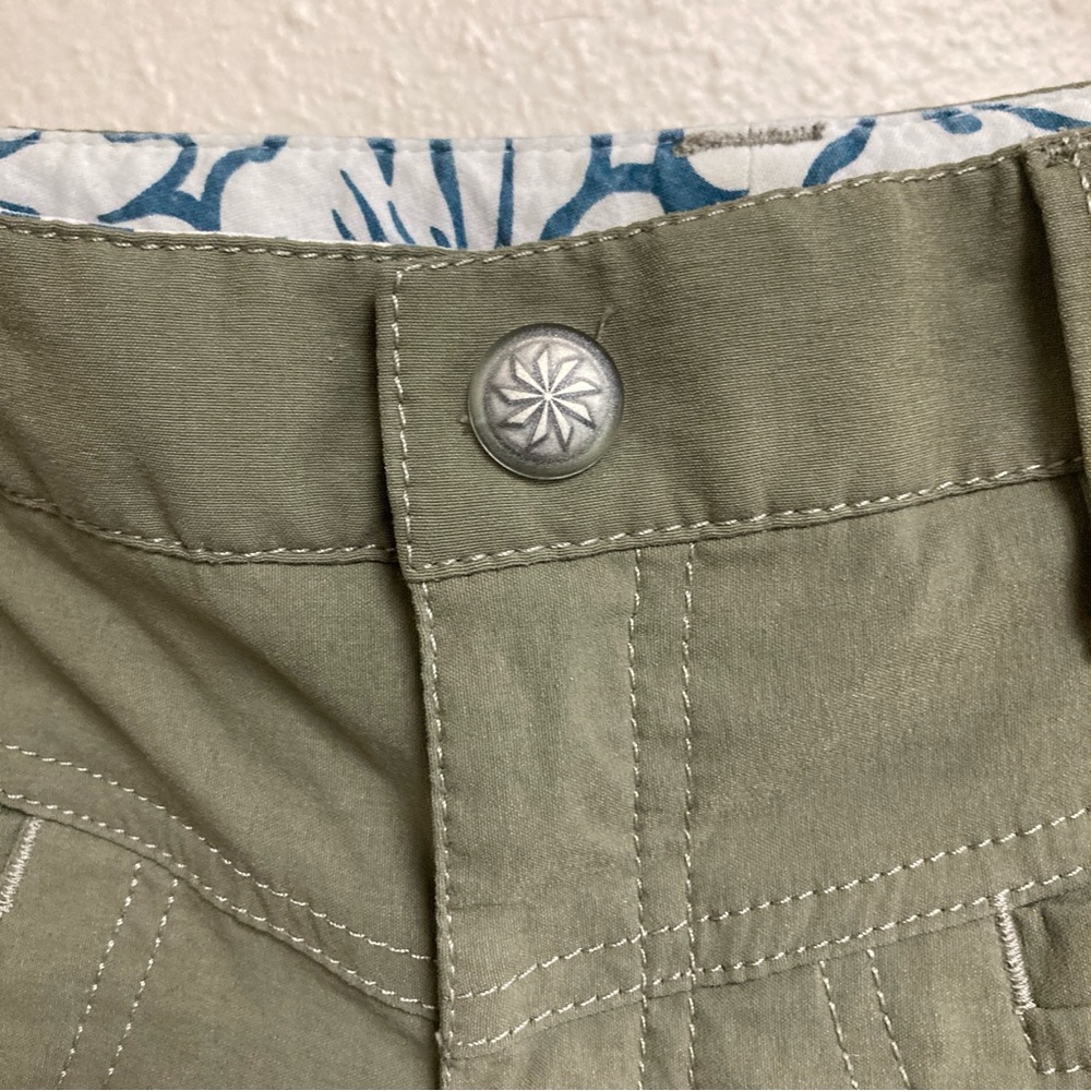 Athleta Women’s Bermuda Hiking Green Mesh-Lined Shorts Sz S - Picture 3 of 15
